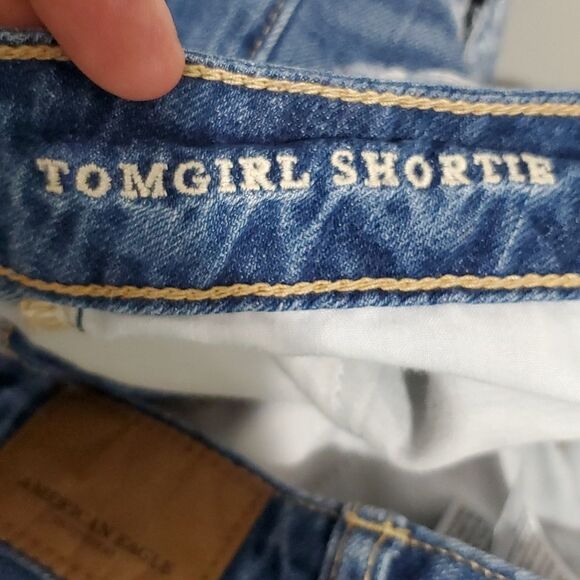 American Eagle tomgirl 31 waist distressed jean shorts - Picture 5 of 7